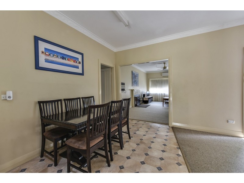 14 Mourilyan Street, Lakes Entrance VIC 3909