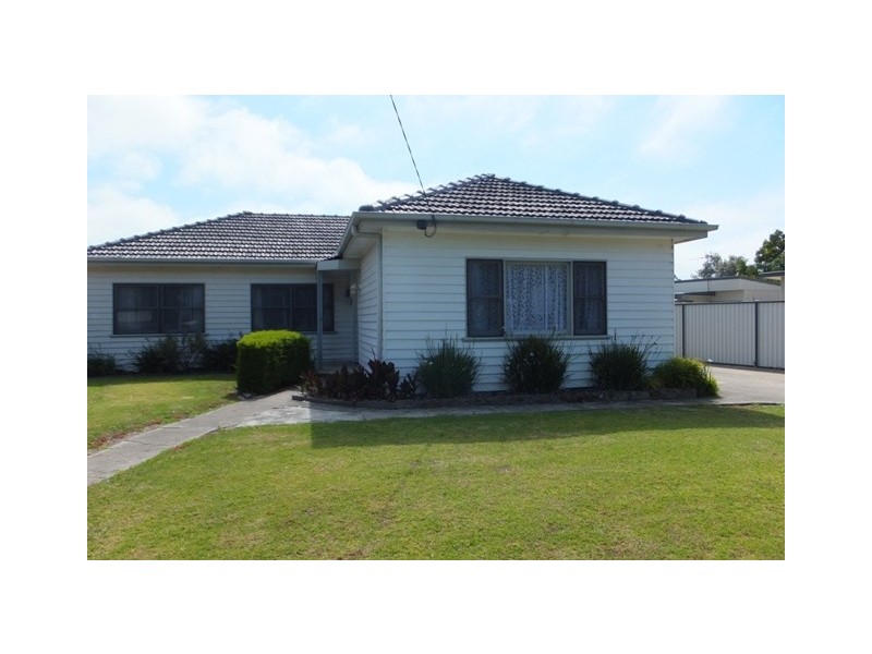 11 Middle Street, Lakes Entrance VIC 3909