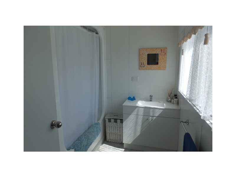 11 Middle Street, Lakes Entrance VIC 3909