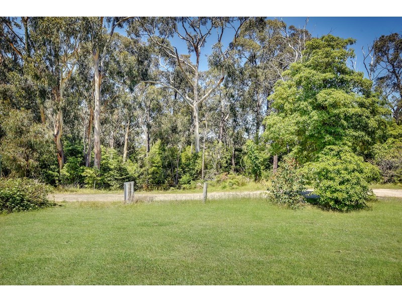 21 WIDDIS ROAD, Kalimna VIC 3909