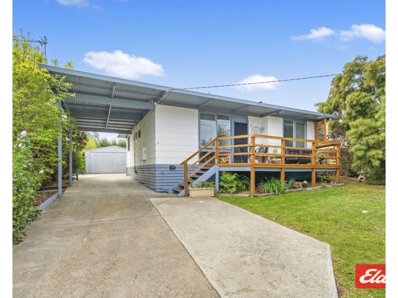 82 Capes Road, Lakes Entrance VIC 3909