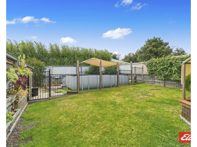 82 Capes Road, Lakes Entrance VIC 3909