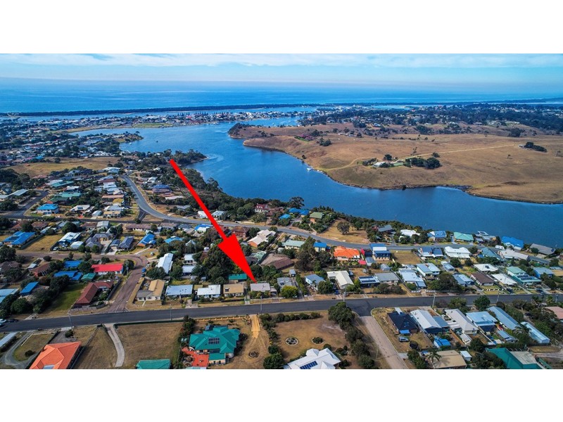 67 Capes Road, Lakes Entrance VIC 3909