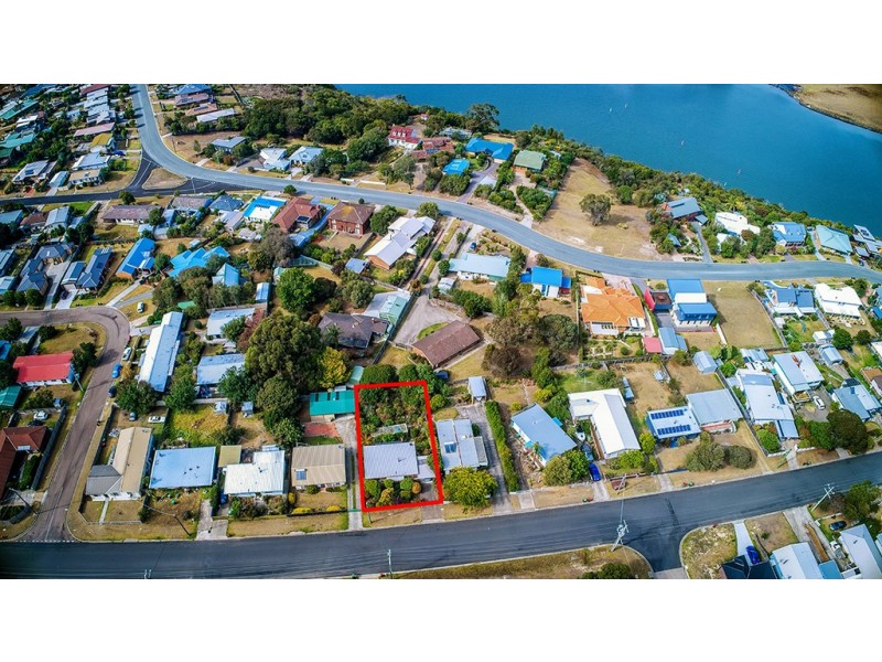 67 Capes Road, Lakes Entrance VIC 3909