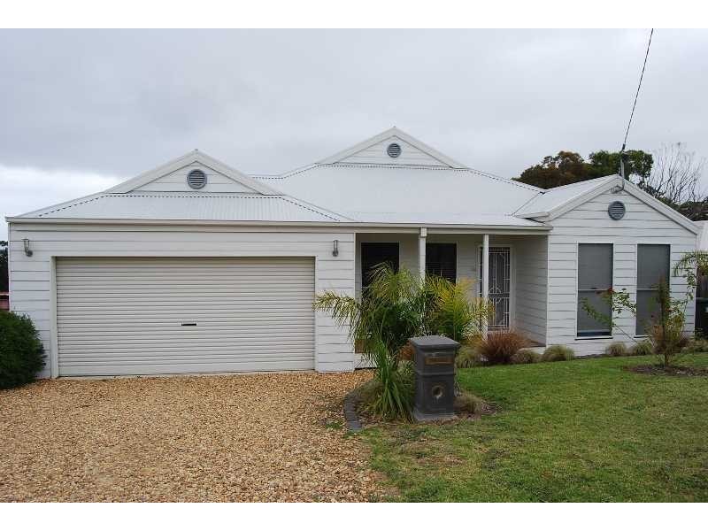 29 Ozone Crescent, Lakes Entrance VIC 3909