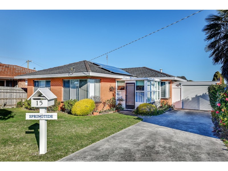 15 Capes Road, Lakes Entrance VIC 3909