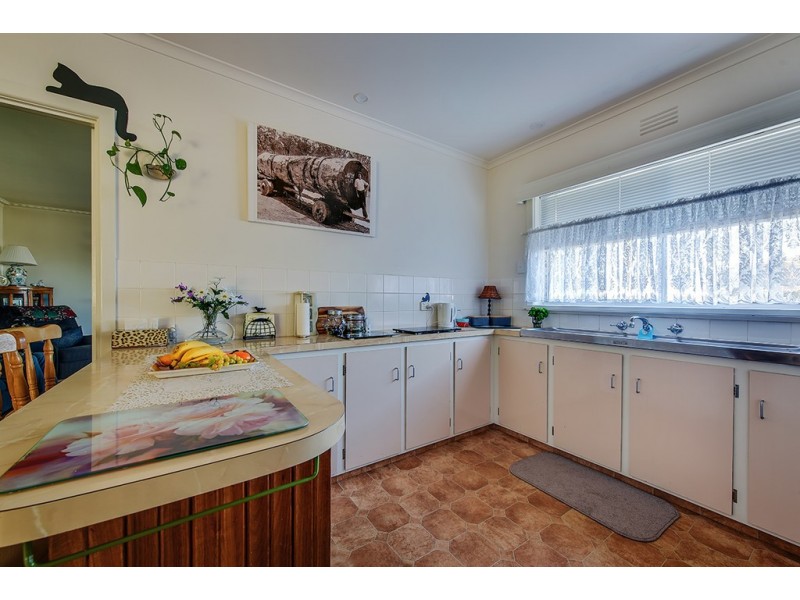 15 Capes Road, Lakes Entrance VIC 3909