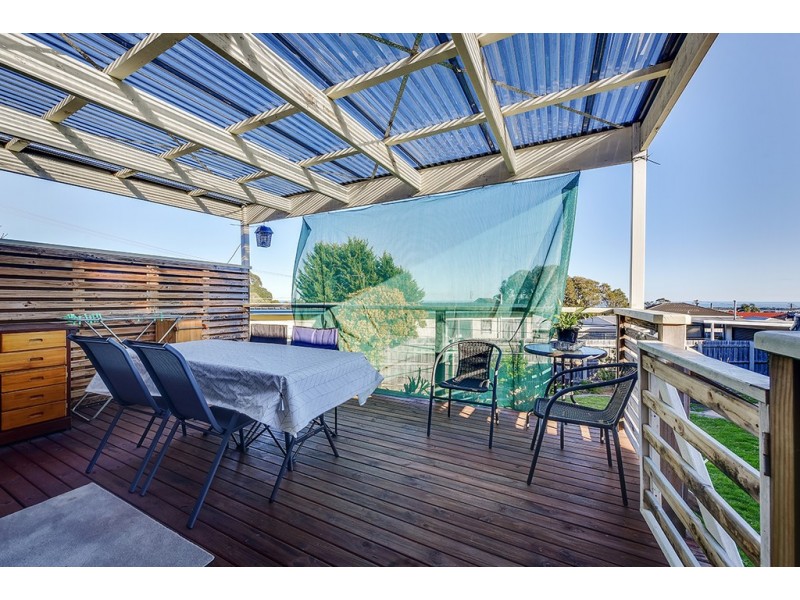 15 Capes Road, Lakes Entrance VIC 3909