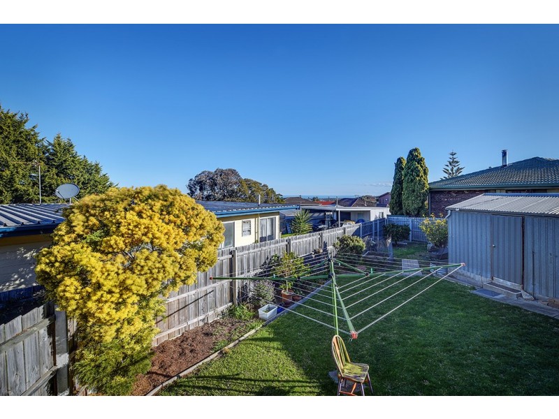 15 Capes Road, Lakes Entrance VIC 3909