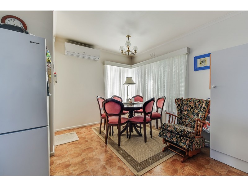 15 Capes Road, Lakes Entrance VIC 3909