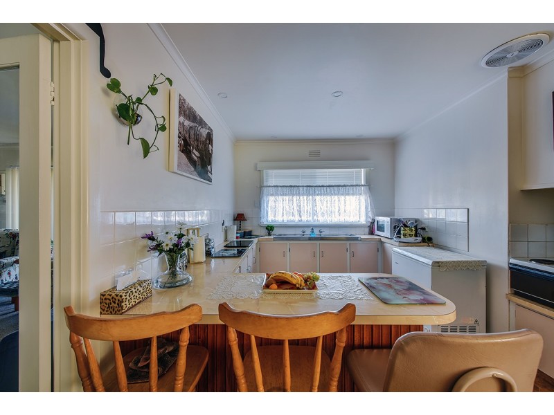 15 Capes Road, Lakes Entrance VIC 3909