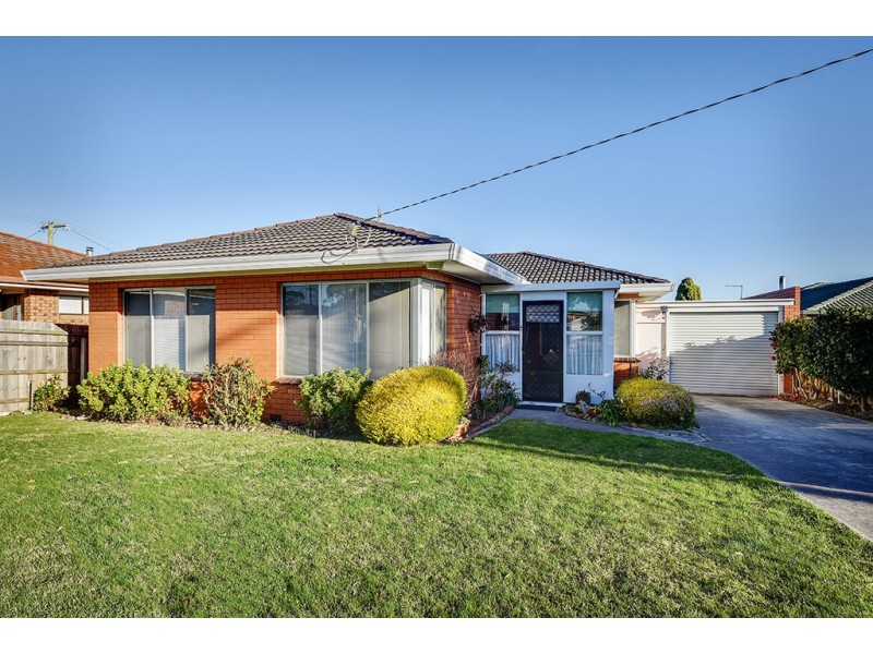 15 Capes Road, Lakes Entrance VIC 3909