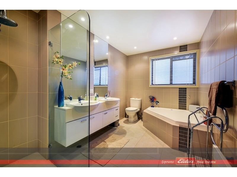 20 Secomb Close, Lakes Entrance VIC 3909