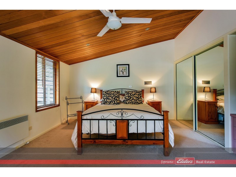 20 Secomb Close, Lakes Entrance VIC 3909