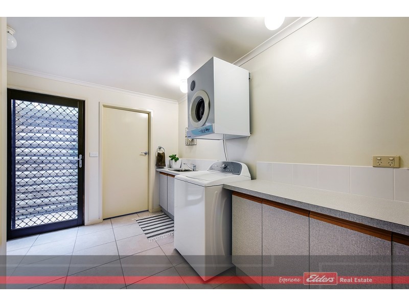 20 Secomb Close, Lakes Entrance VIC 3909