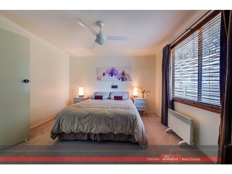 20 Secomb Close, Lakes Entrance VIC 3909