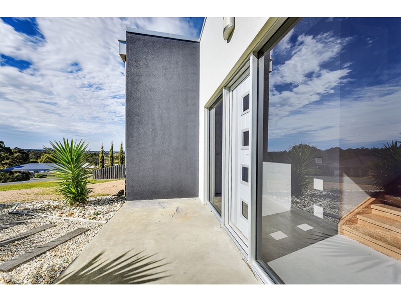 52 Albatross Road, Lakes Entrance VIC 3909