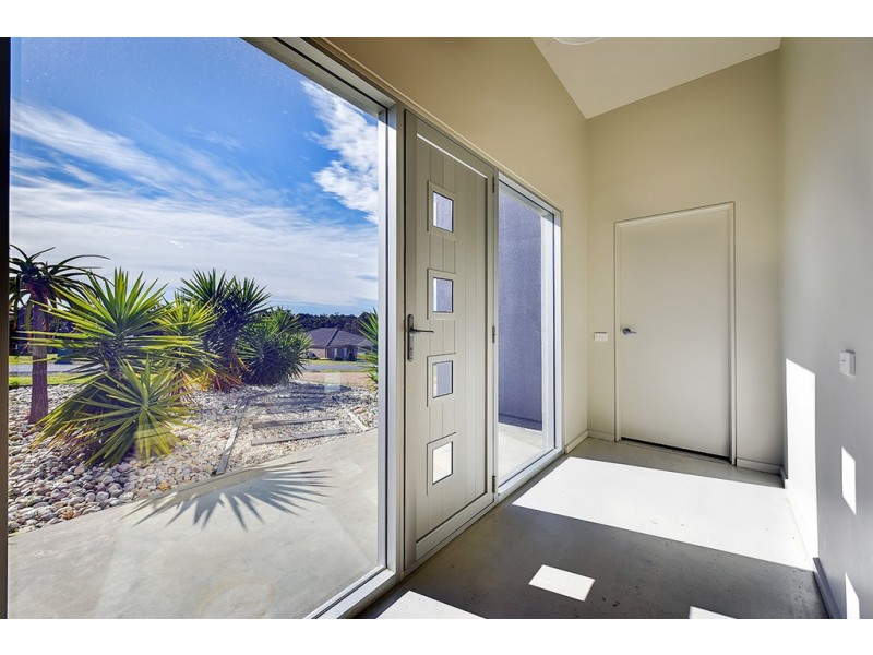 52 Albatross Road, Lakes Entrance VIC 3909