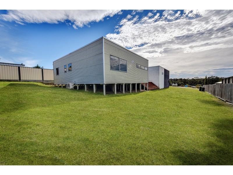 52 Albatross Road, Lakes Entrance VIC 3909