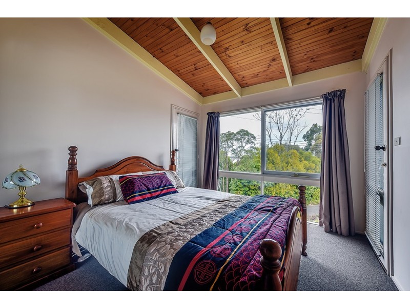 11 LAKE GROVE, Metung VIC 3904