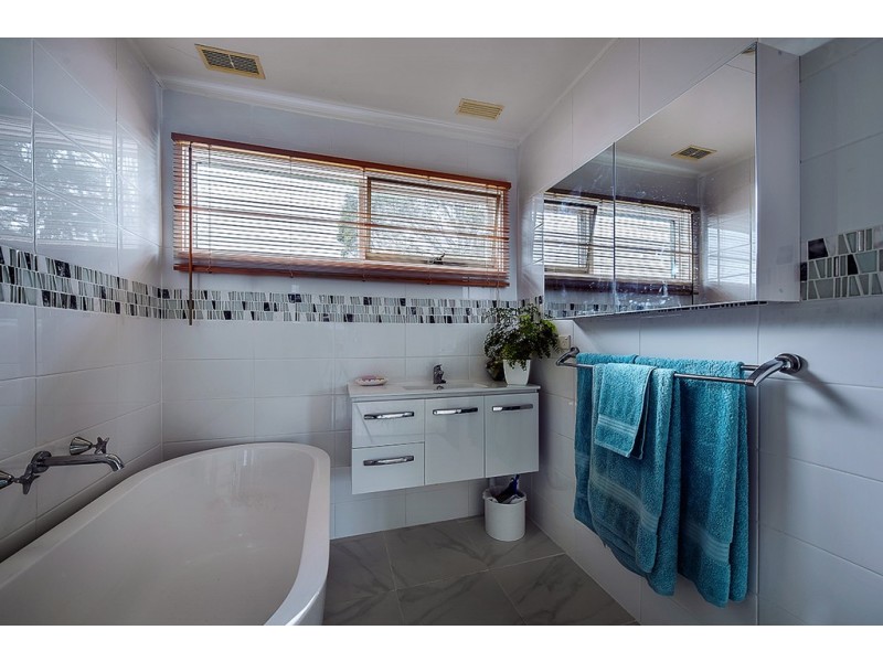 11 LAKE GROVE, Metung VIC 3904