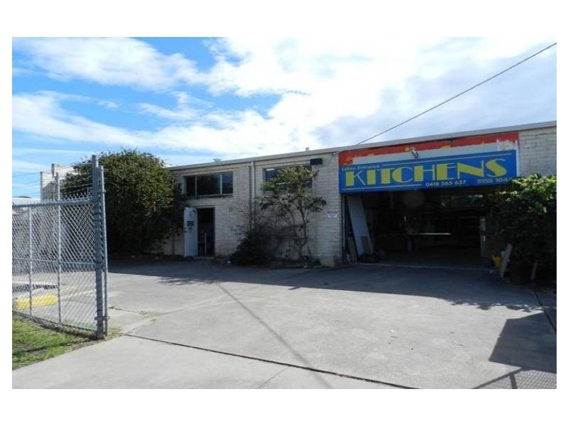 9 STAUNTON STREET, Lakes Entrance VIC 3909