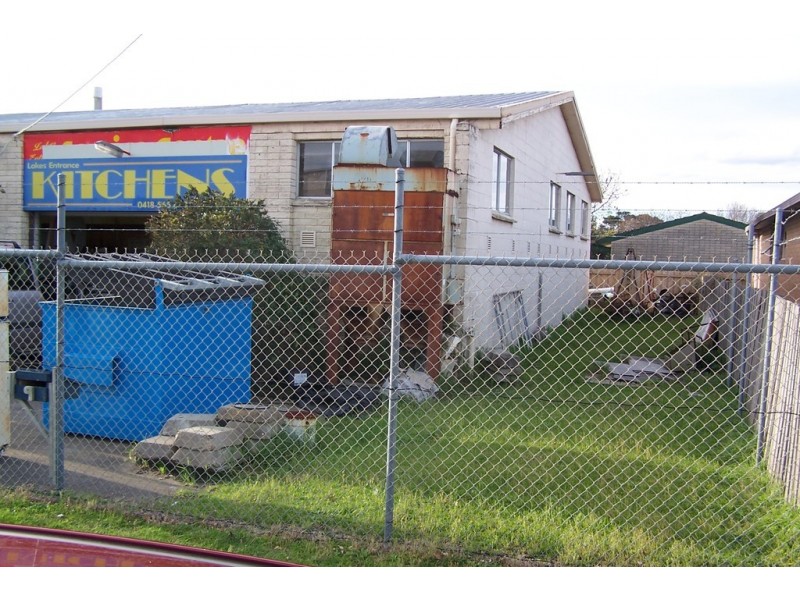 9 STAUNTON STREET, Lakes Entrance VIC 3909