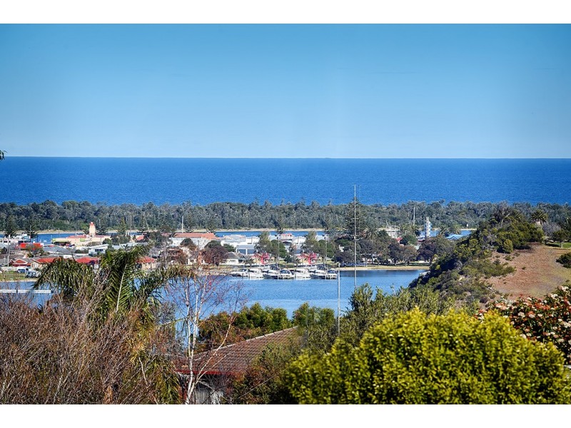 62 CAPES ROAD, Lakes Entrance VIC 3909