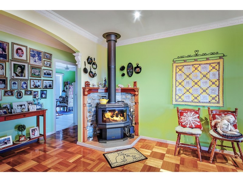 62 CAPES ROAD, Lakes Entrance VIC 3909