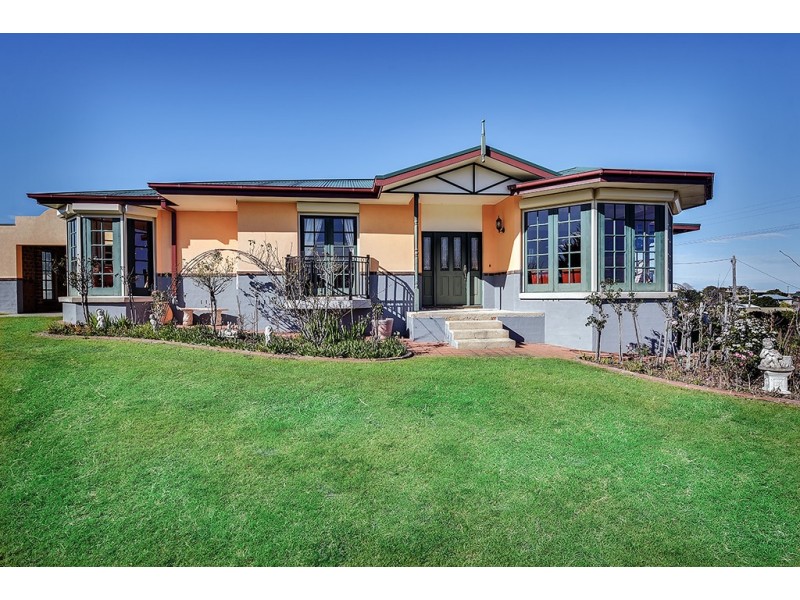 62 CAPES ROAD, Lakes Entrance VIC 3909