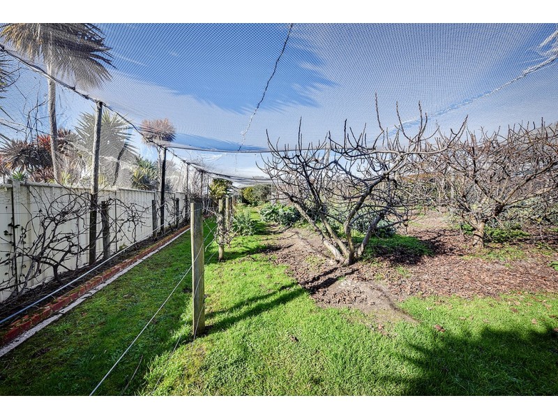 62 CAPES ROAD, Lakes Entrance VIC 3909