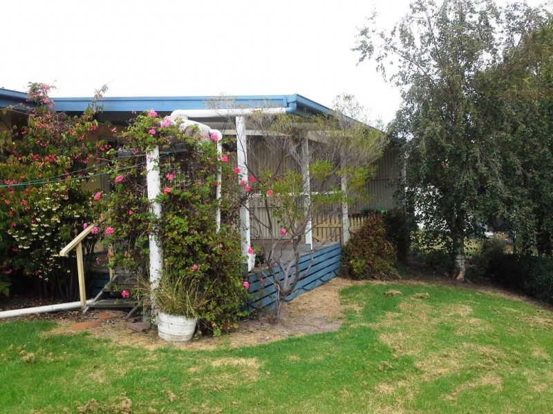 18 HUGH STREET, Metung VIC 3904