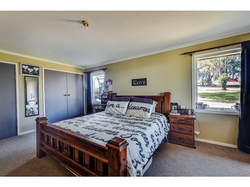 36 CUNNINGHAM COURT, Swan Reach VIC 3903