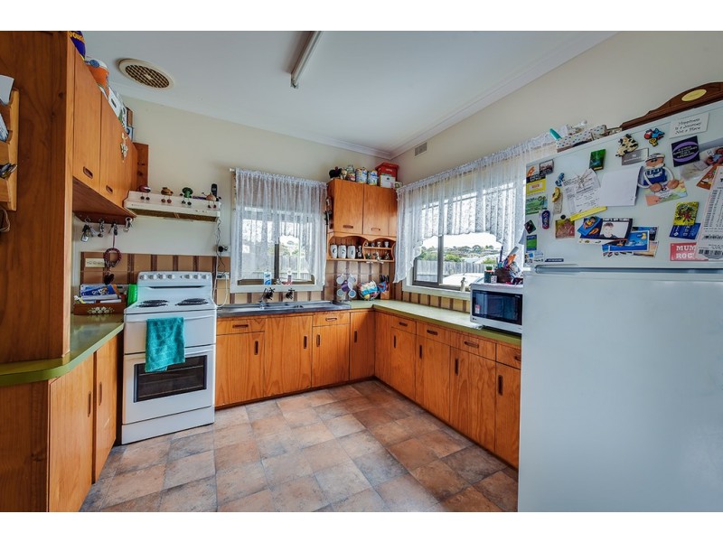 5 Phillips Street, Lakes Entrance VIC 3909