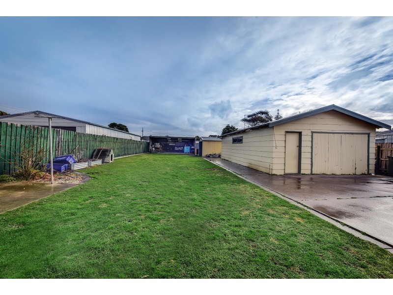 5 Phillips Street, Lakes Entrance VIC 3909
