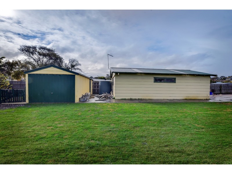 5 Phillips Street, Lakes Entrance VIC 3909