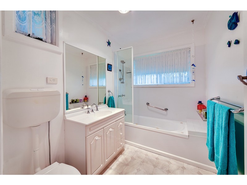 7 COATES ROAD, Lakes Entrance VIC 3909