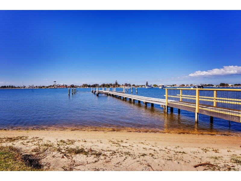 9 Cabarita Point, Lakes Entrance VIC 3909