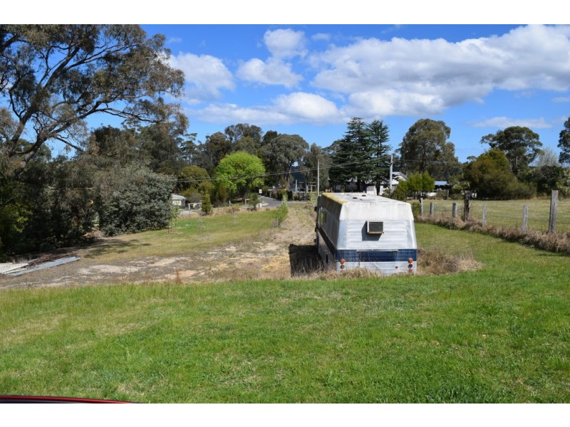 8 GORGE ROAD, Nowa Nowa VIC 3887