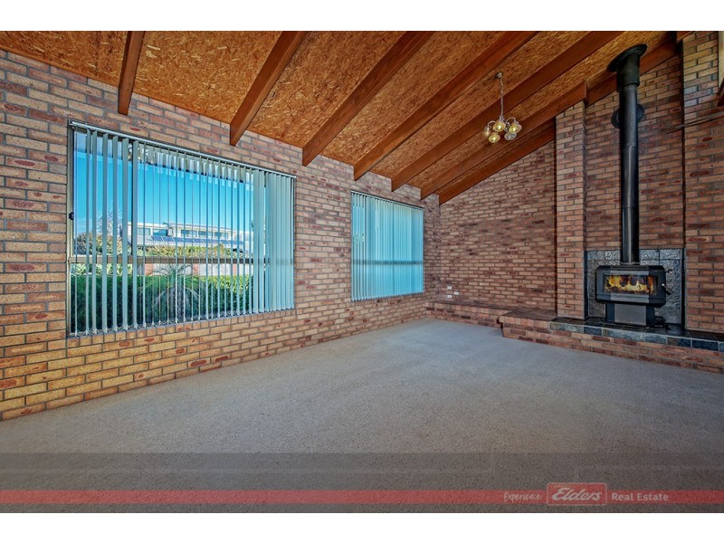 19 PERIWINKLE DRIVE, Lakes Entrance VIC 3909