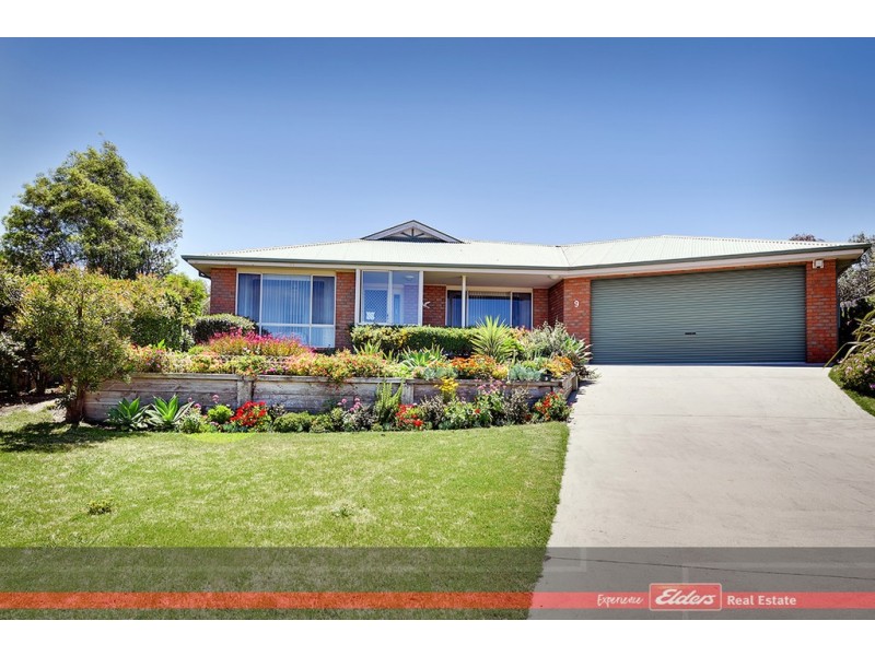 9 Clematis Court, Lakes Entrance VIC 3909