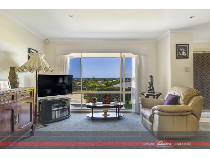 9 Clematis Court, Lakes Entrance VIC 3909