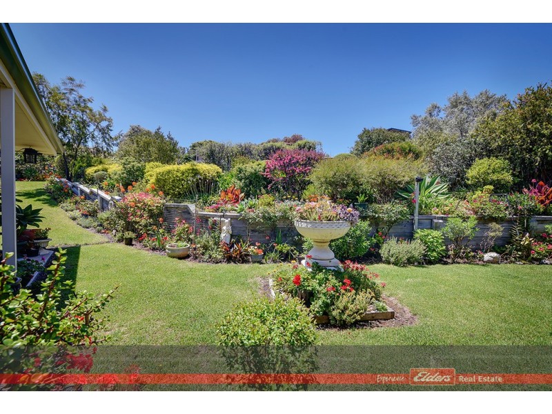 9 Clematis Court, Lakes Entrance VIC 3909