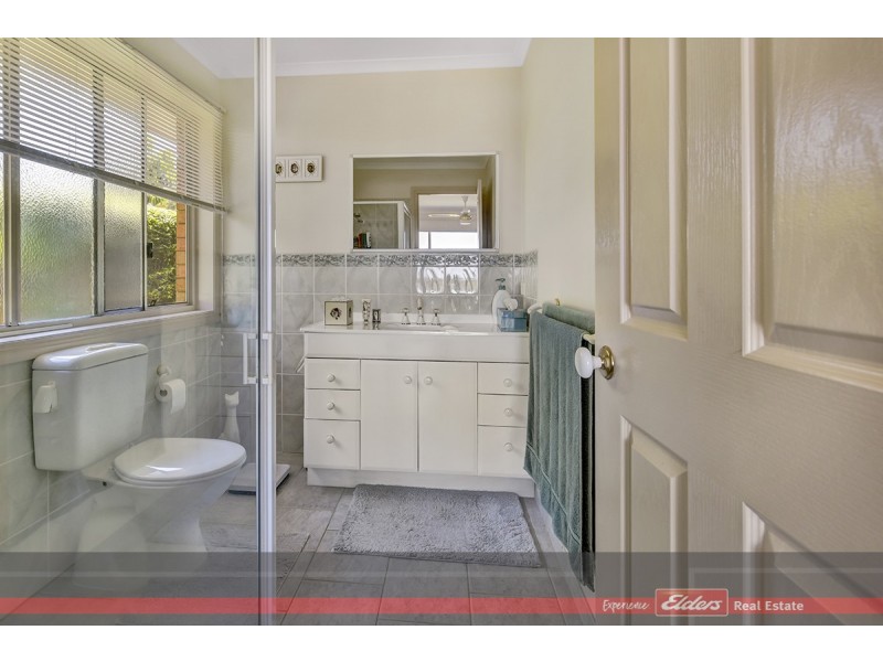 9 Clematis Court, Lakes Entrance VIC 3909