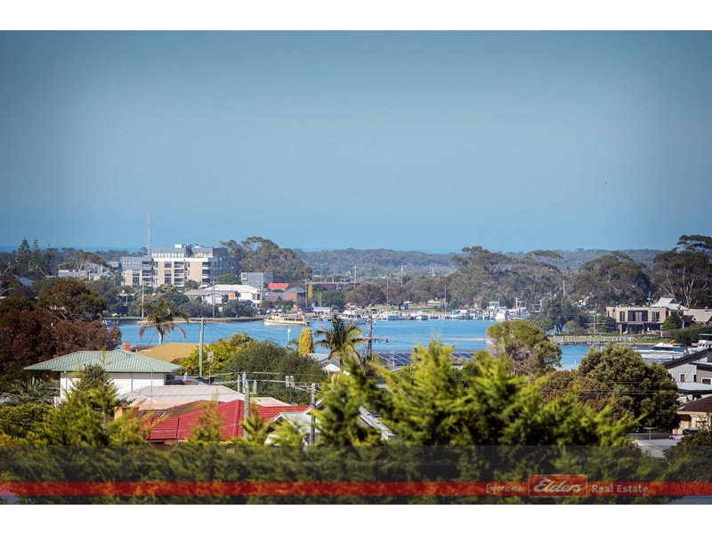 9 Clematis Court, Lakes Entrance VIC 3909