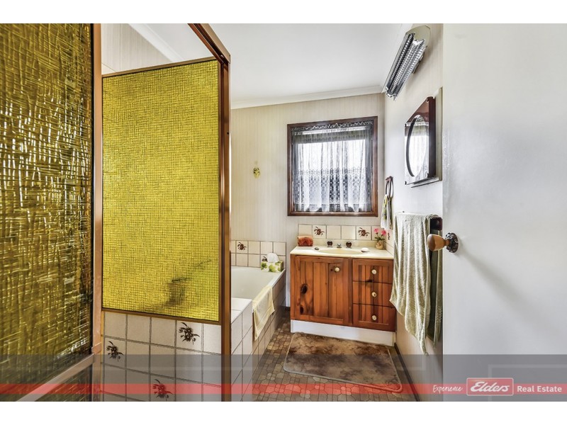 75 Carpenter Street, Lakes Entrance VIC 3909