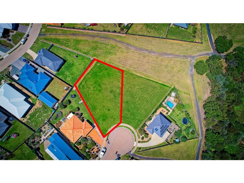 27 Norman Court, Lakes Entrance VIC 3909