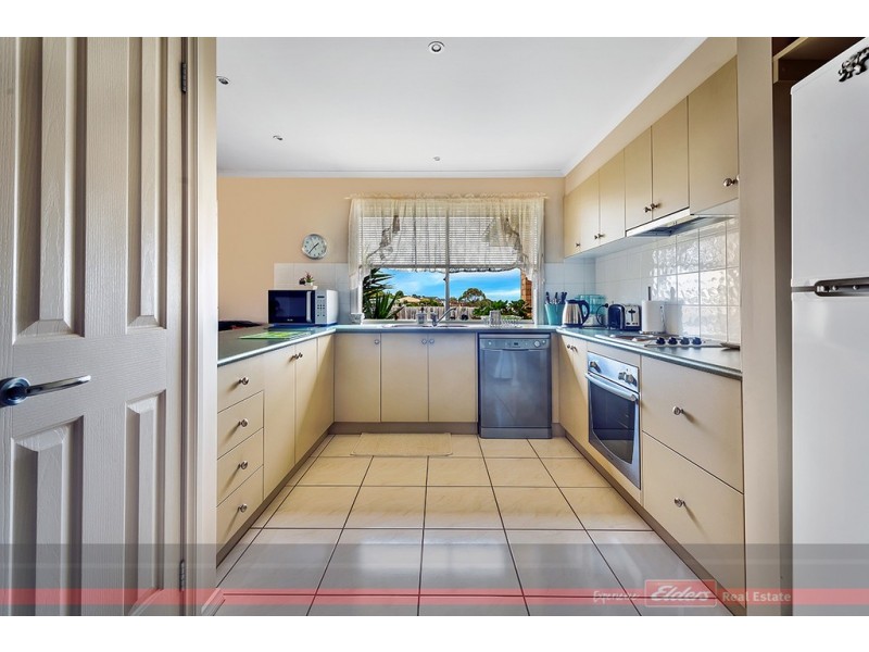 25 Norman Court, Lakes Entrance VIC 3909