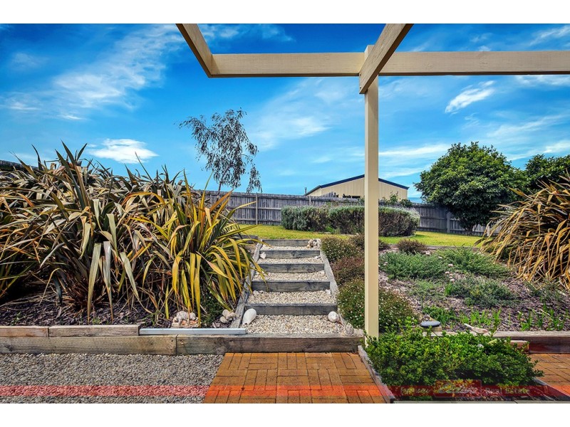25 Norman Court, Lakes Entrance VIC 3909