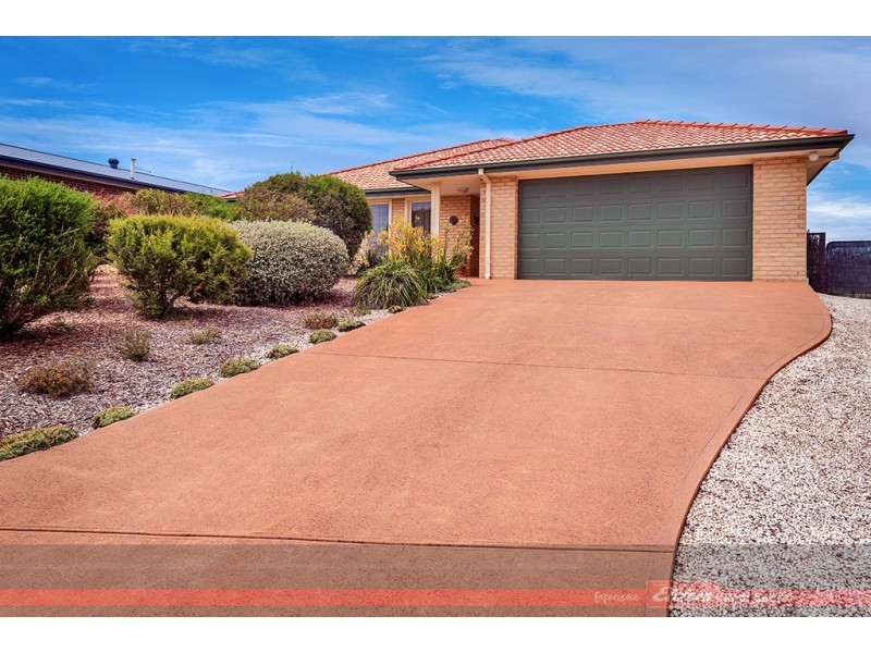 25 Norman Court, Lakes Entrance VIC 3909